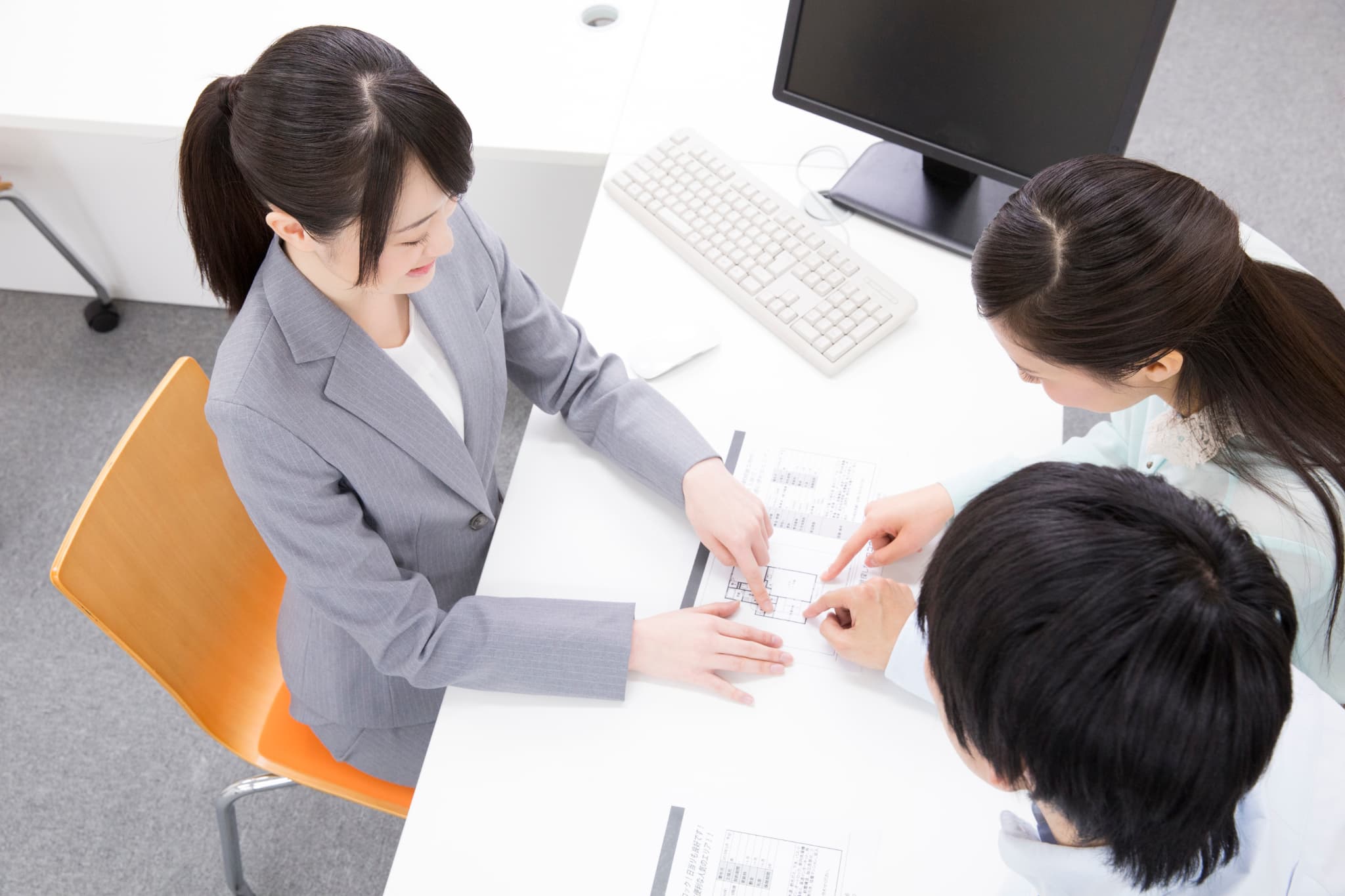 物件情報を見る様子